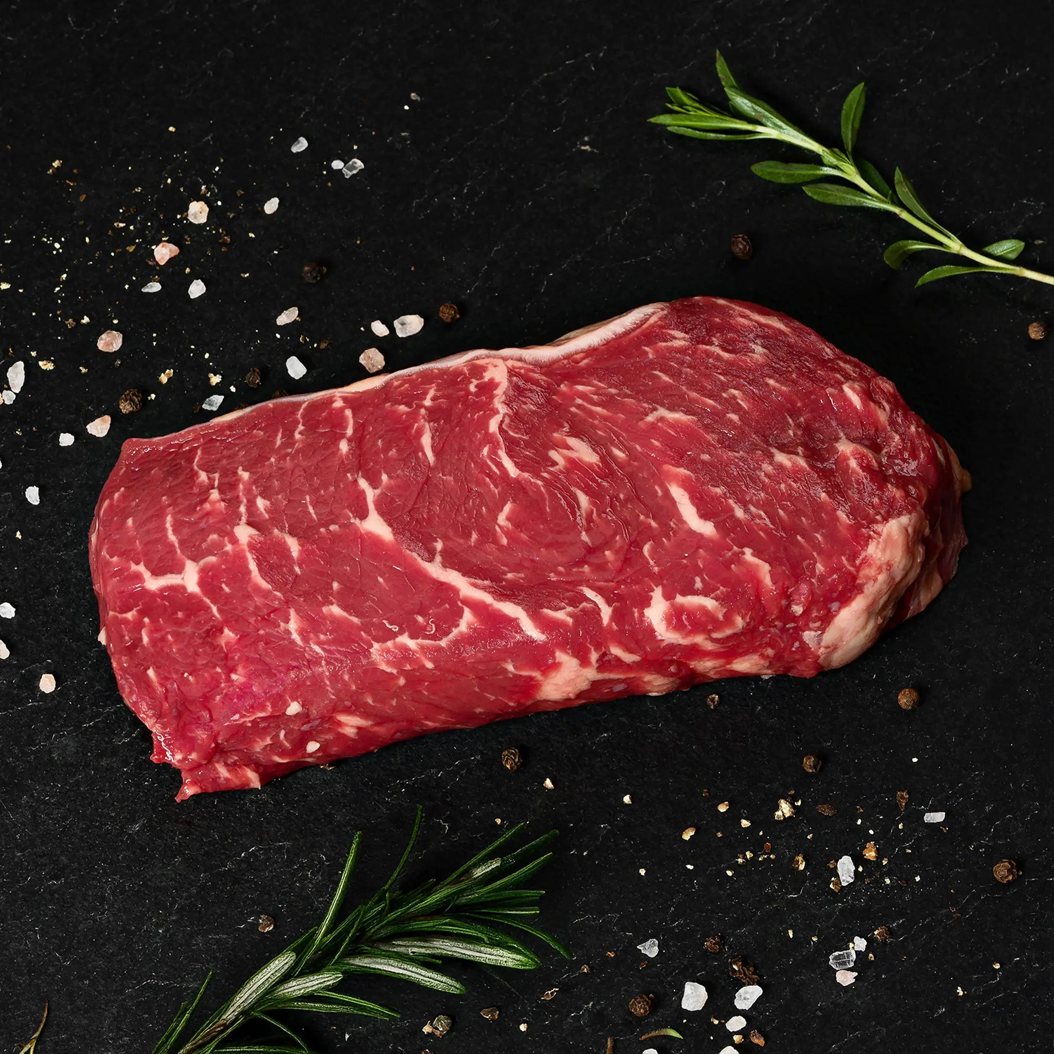 Man sieht ein 1.000-Gramm-Dry-Aged-Rumpsteak, das man bei Kauf dein Steak kaufen kann